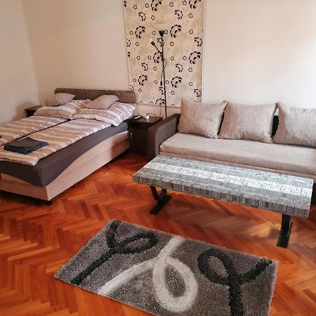 Kriston Apartman Мишкольц Экстерьер фото