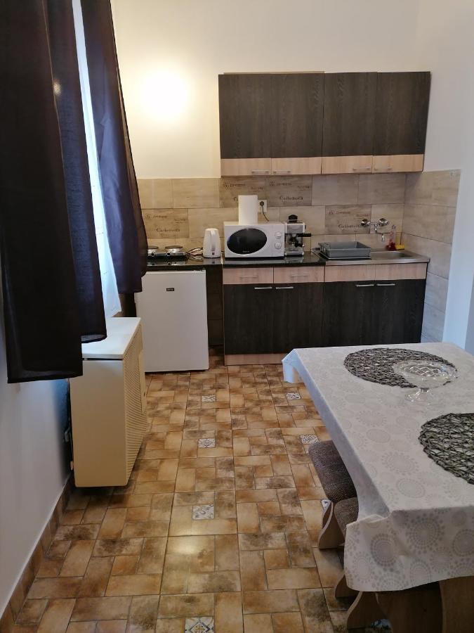 Kriston Apartman Мишкольц Экстерьер фото